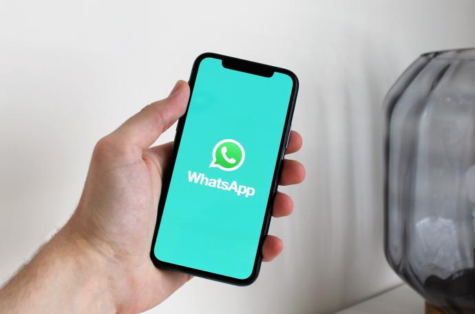 Puedes dictar a tu 'smartphone' el mensaje para que WhatswApp lo transcriba.