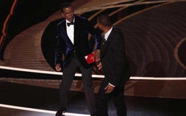 Momento en el que Will Smith abofeteó a Chris Rock en la gala de los Oscar. Momento en el que Will Smith abofeteó a Chris Rock en la gala de los Oscar.