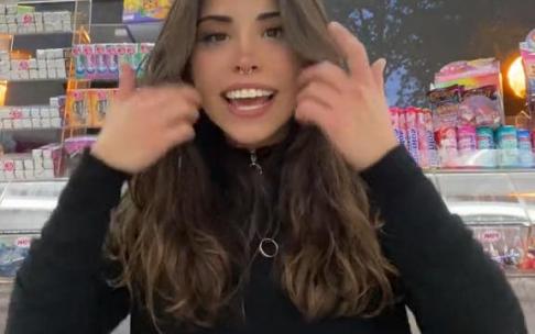 La joven vendedora de Vitoria que arrasa con un vídeo en TikTok