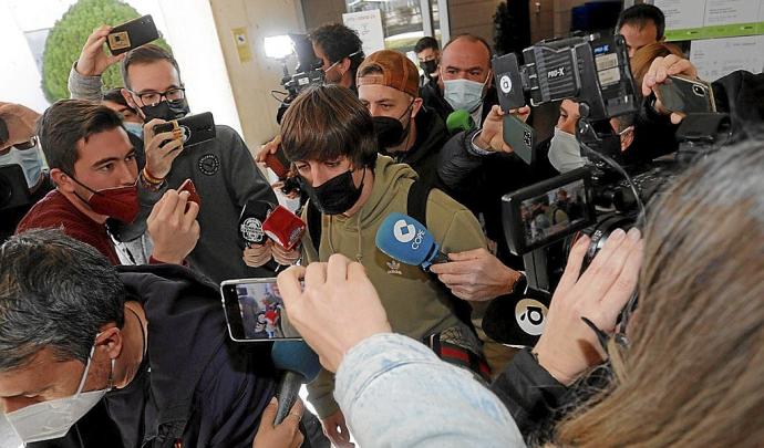 Bryan Gil, a su llegada ayer a Valencia. Foto: Diario As