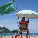 Un socorrista en su torreta de La Concha, este miércoles 1 de junio, primer día de la temporada de playas.
