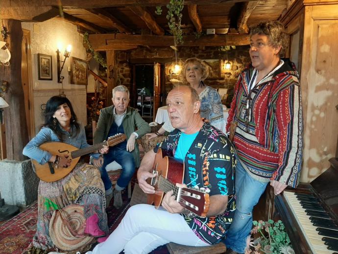 Bingene Terreros, Iñigo Zubizarreta, Arturi y María Jesús Baranda y Alberto Irazabal. Foto: Ahotsak