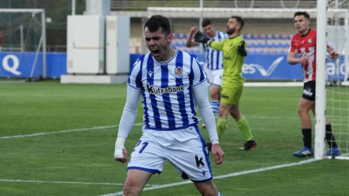 Alex Sola celebra un gol con el Sanse.