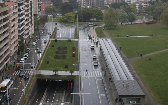 Placas solares de la cubierta de la estación de autobuses, la mayor que de momento hay en Pamplona.