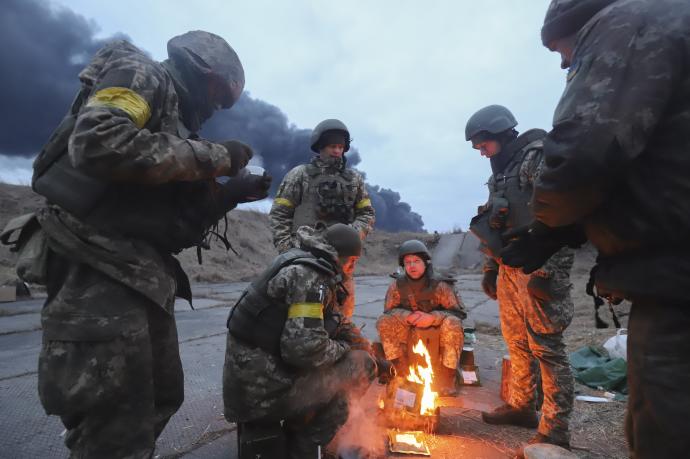 Tropas ucranianas desplegadas en la defensa de Kiev