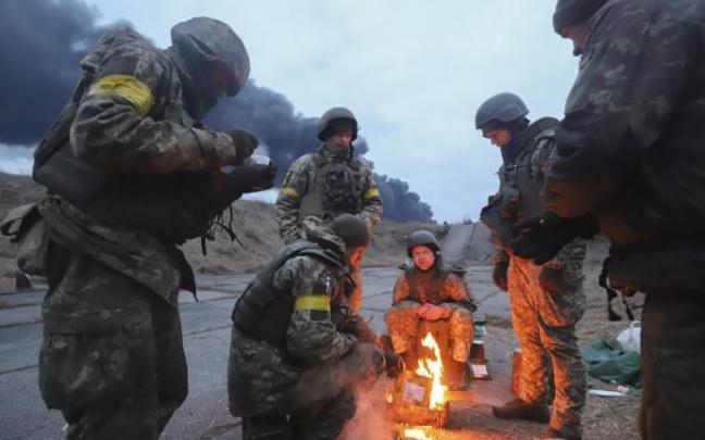 Tropas ucranianas desplegadas en la defensa de Kiev