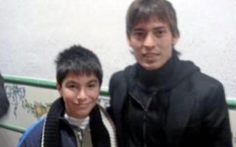 Carlos Soler, de niño, junto a su idolatrado David Silva.