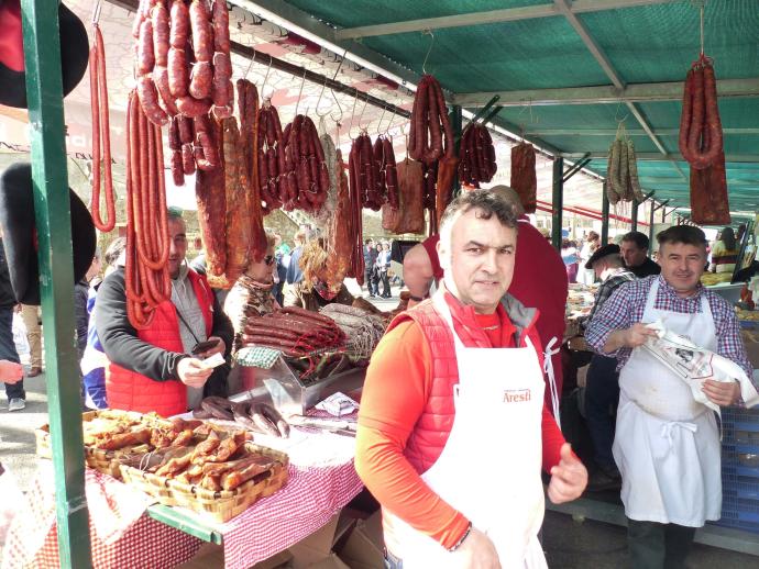 Vuelve la Txerriki Azoka: 50 puestos, txosnas y la Cofradía de la Putxera en el jurado