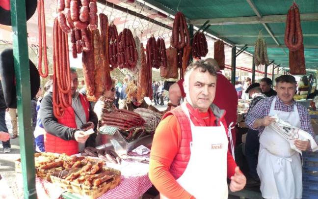 Vuelve la Txerriki Azoka: 50 puestos, txosnas y la Cofradía de la Putxera en el jurado