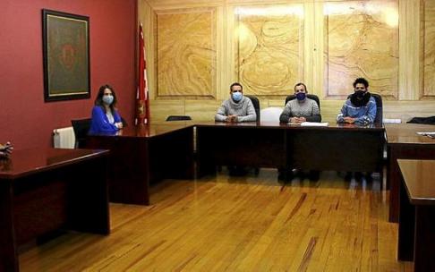 Los representantes del PNV, EH Bildu, PSE, Baketik y Aranzadi en la presentación de ayer. Foto: Plaentxia.eus
