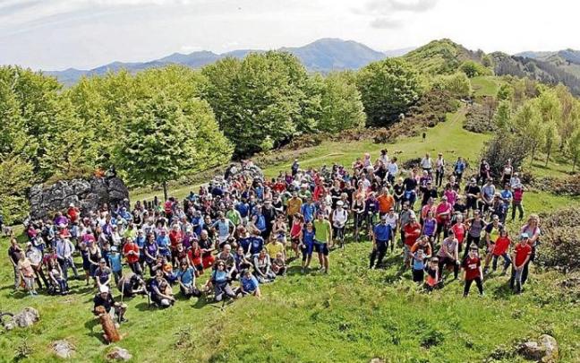 Concentración contra el parque eólico realizada en Karakate. Foto: N.G.
