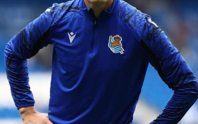Sorloth, durante el calentamiento previo al partido, en Anoeta. Sorloth, durante el calentamiento previo al partido, en Anoeta.
