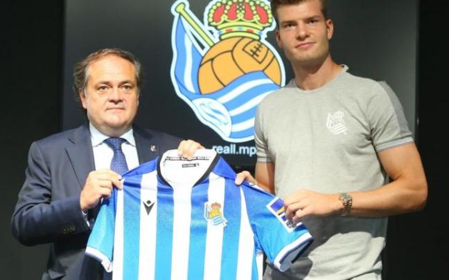 Jokin Aperribay y Alexander Sorloth, este jueves durante la presentación del noruego.