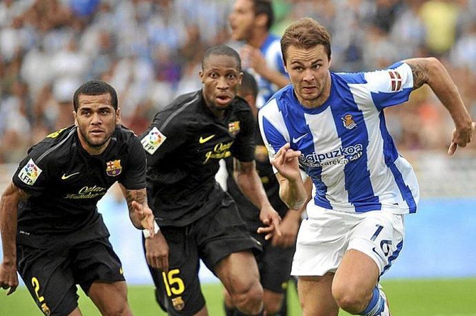 Demidov (d) posa junto a Kristoffer Zachariassen, del Ferencvaros. Foto: Agencias