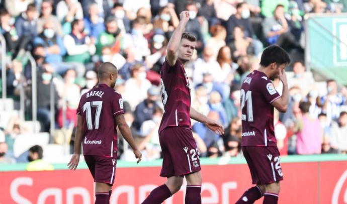 Alexander Sorloth celebra su gol ante el Elche