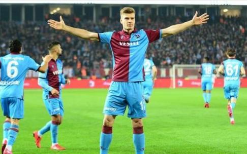 Sorloth, es el elegido para la delantera de la Real Sociedad Sorloth, es el elegido para la delantera de la Real Sociedad