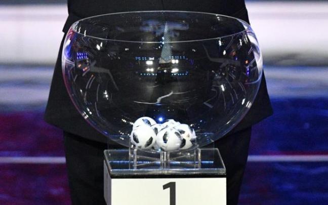 Sigue en directo el sorteo de la fase de grupos del Mundial de Qatar 2022. Sigue en directo el sorteo de la fase de grupos del Mundial de Qatar 2022.