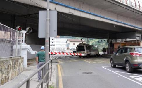 Los pasos a nivel de Zorrotza tienen los días contados.