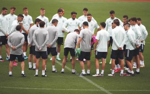 Varios futbolistas de la selección española, durante un entrenamiento en la Ciudad del Fútbol de Las Rozas. Varios futbolistas de la selección española, durante un entrenamiento en la Ciudad del Fútbol de Las Rozas.