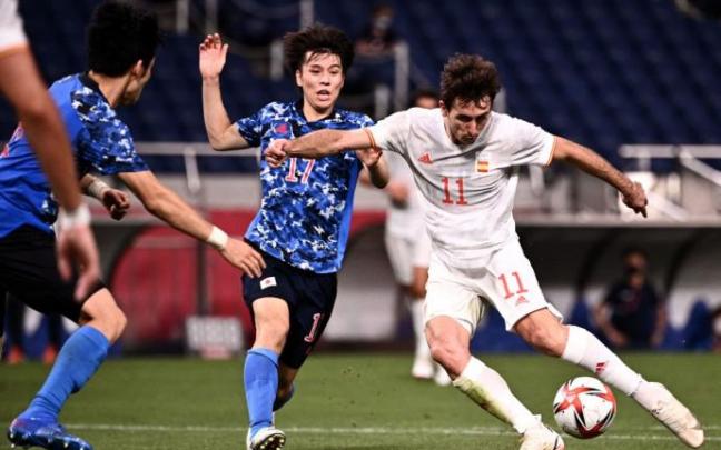 Oyarzabal dispara a portería ante Japón