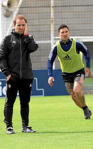 Jagoba Arrasate y Chimy Ávila, en un entrenamiento en Tajonar.