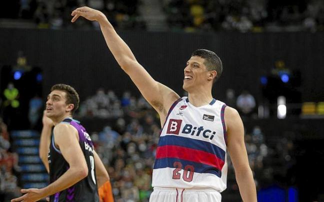 Fontecchio fue uno de los grandes destacados en el aplastante triunfo del domingo en Miribilla. Foto: ACB Photo / A. Arrizabalaga