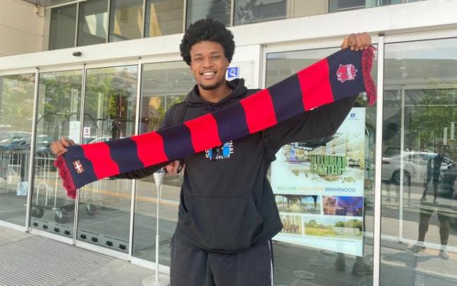 Steven Enoch, en su llegada a Vitoria