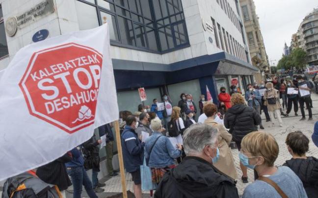 El 'escudo social' contempla la suspensión de los desahucios sin alternativa habitacional para familias vulnerables El 'escudo social' contempla la suspensión de los desahucios sin alternativa habitacional para familias vulnerables