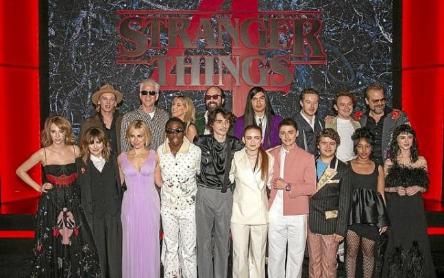 Foto de familia del elenco de la cuarta temporada de 'Stranger Things'. Foto: Netflix