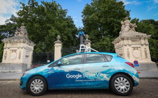 Un vehículo de Google Street View. Un vehículo de Google Street View.