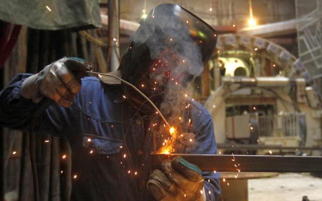 Los salarios de la industria son los más elevados en Euskadi. Los salarios de la industria son los más elevados en Euskadi.