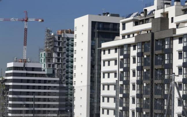 En abril se firmaron 33.423 hipotecas para comprar vivienda. En abril se firmaron 33.423 hipotecas para comprar vivienda.