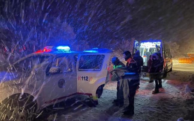 Rescate de una ambulancia en Montaña Alavesa Rescate de una ambulancia en Montaña Alavesa