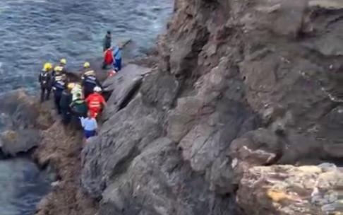 Los jóvenes se cayeron en una zona conocida como cala Cristal. Los jóvenes se cayeron en una zona conocida como cala Cristal.