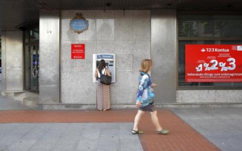 El Banco Santander es la entidad que más sucursales cerró el pasado año, casi un millar.