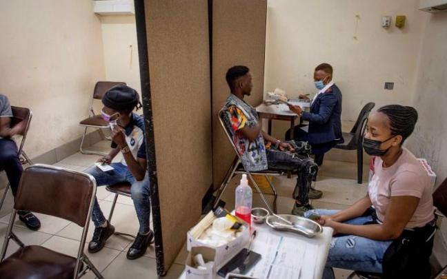 Centro de vacunación en Johannesburgo.