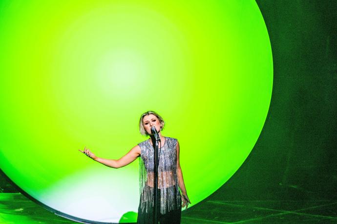 La sueca Cornelia Jakobs, una de las grandes aspirantes al micrófono de cristal.