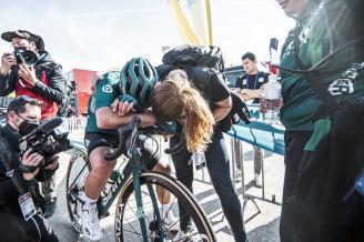 Ibon Ruiz, vacío y emocionado, tras la etapa.