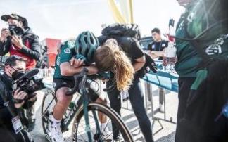 Ibon Ruiz, vacío y emocionado, tras la etapa.