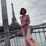 Sofía Suescun, frente a la torre Eiffel mientras Kiko Jiménez le muestra el candado.