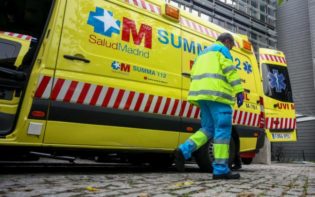 Un sanitario del SUMMA 112 en un día de servicio, en Madrid.