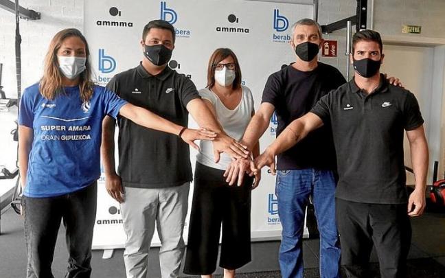 Bera Berako eta ammmako arduradunak, akordioaren aurkezpenean. Argazkia: Ruben Plaza Bera Berako eta ammmako arduradunak, akordioaren aurkezpenean. Argazkia: Ruben Plaza