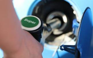El precio del combustible es principal preocupación de los propietarios de automóviles. El precio del combustible es principal preocupación de los propietarios de automóviles.