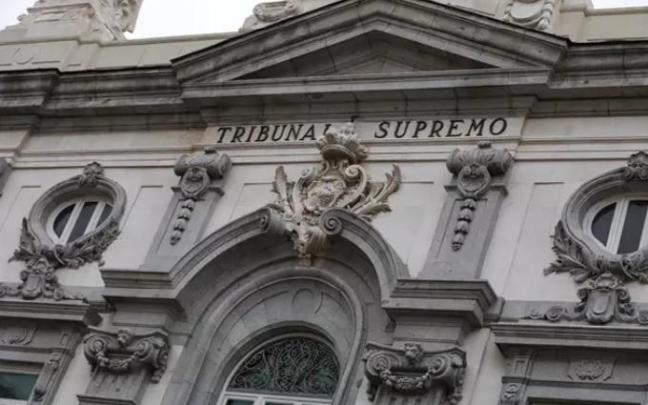 Fachada del edificio del Tribunal Supremo. Fachada del edificio del Tribunal Supremo.