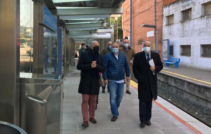 El alcalde de Amorebieta, Andoni Agirrebeitia, y el consejero de Transportes, Iñaki Arriola.