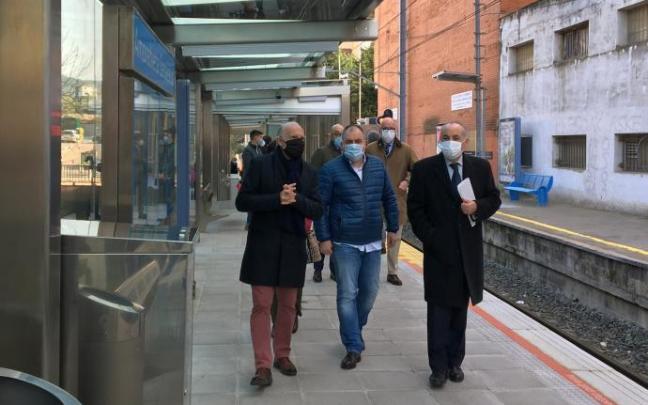 El alcalde de Amorebieta, Andoni Agirrebeitia, y el consejero de Transportes, Iñaki Arriola. El alcalde de Amorebieta, Andoni Agirrebeitia, y el consejero de Transportes, Iñaki Arriola.