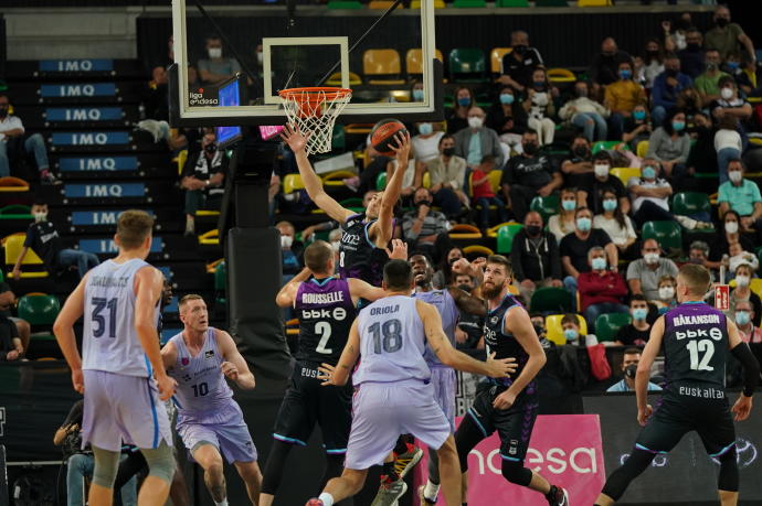 El Surne Bilbao Basket no ha podido con un gran Barcelona.