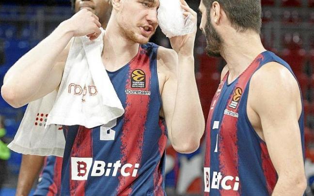 Raieste dio el susto de la noche al recibir un codazo fortuito de Enoch en la ceja izquierda. Foto: Josu Chavarri