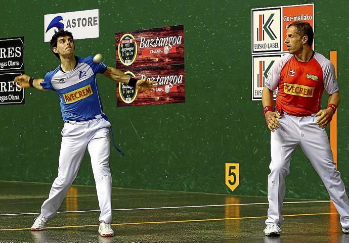 Altuna II se prepara para golpear el cuero.