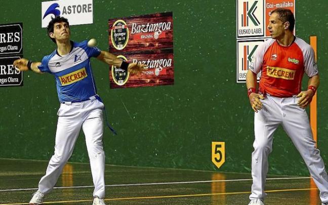 Altuna II se prepara para golpear el cuero.